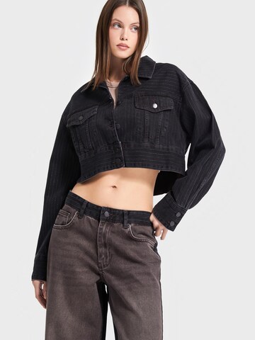 Veste mi-saison 'Striped Denim Jacket' IT'S BASIC en noir : devant