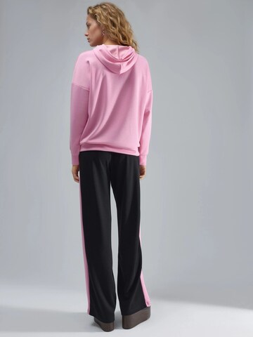 Hiccup Sweat suit in Pink