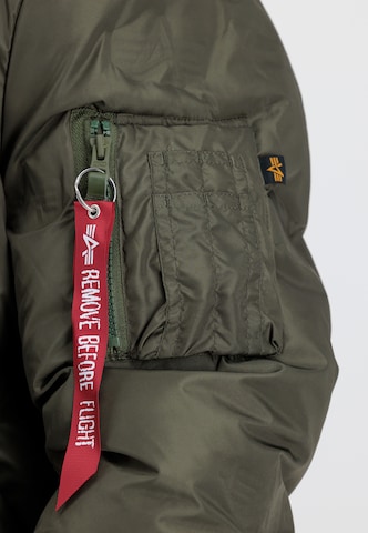 ALPHA INDUSTRIES Overgangsjakke i grønn