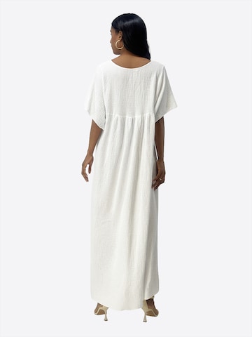 Elara Kleid in Weiß