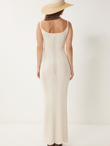 Robes en maille Happiness İstanbul en beige