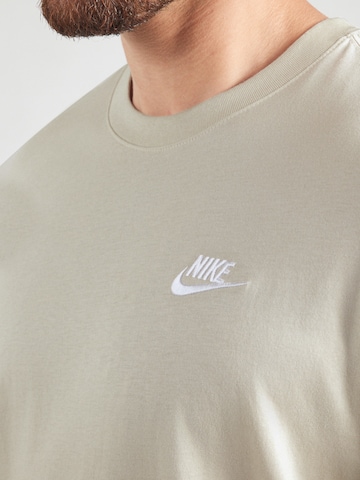 Regular fit Maglietta 'CLUB' di Nike Sportswear in beige