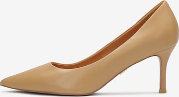 Kazar Pumps in Beige: front