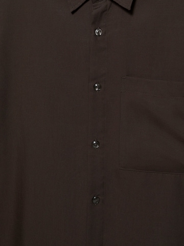 Pull&Bear Regular Fit Hemd in Braun