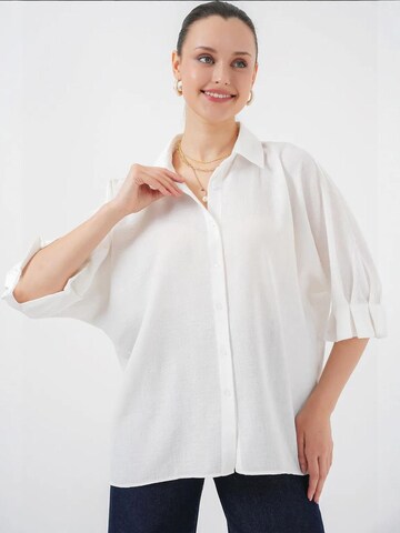 Bigdart - Blusa em branco: frente