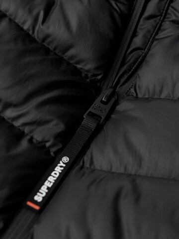 Superdry Tussenjas in Zwart