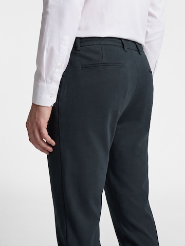 Thomas Goodwin Slim fit Pants in Blue
