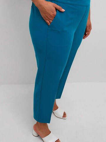 KAFFE CURVE Regular Pleated Pants 'Sakira' in Blue