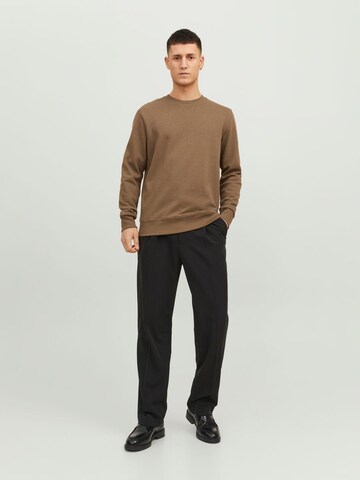 JACK & JONES Sweatshirt 'JJEBasic' in Braun