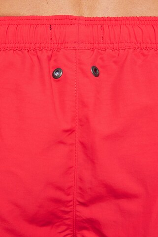 Shorts de bain CAMP DAVID en rouge