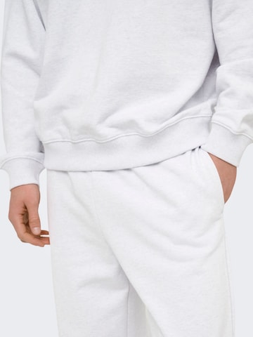 Loosefit Pantalon 'ONSLucas' Only & Sons en gris