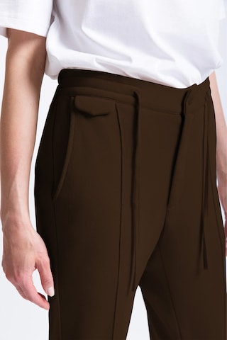UNIQVIBE Slim fit Trousers in Brown