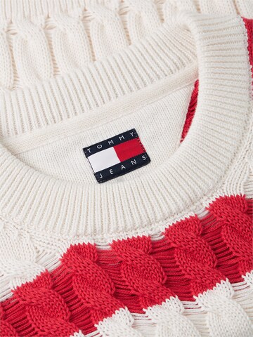 Tommy Jeans Sweater in Red