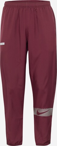 NIKE Tapered Sportbroek 'FLSH CHLLGR' in Rood: voorkant