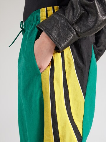 ADIDAS ORIGINALS Дънки Tapered Leg Панталон 'SANTIAGO' в зелено