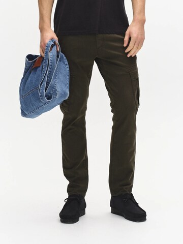 Coupe slim Pantalon 'Paul' GABBA en vert : devant