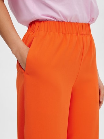 Loosefit Pantaloni 'TINNI' de la SELECTED FEMME pe portocaliu