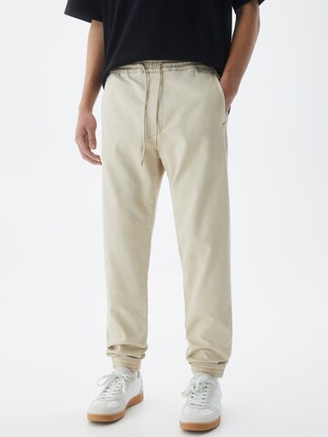 Pull&Bear Tapered Broek in Grijs: voorkant