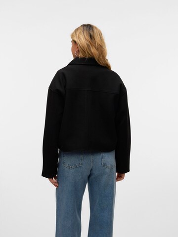 VERO MODA Overgangsjakke 'FORTUNEFREJ' i sort