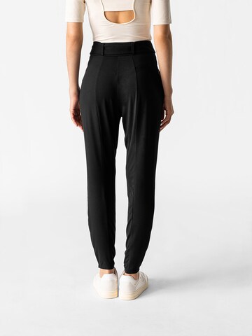 Les Lunes Tapered Bukser med lægfolder 'Jade' i sort