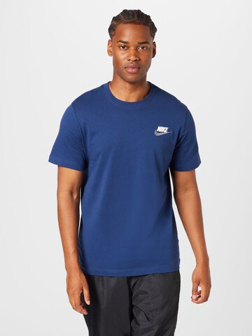 T-Shirt 'CLUB+' Nike Sportswear en bleu : devant