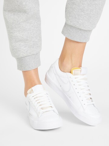 Baskets basses 'BLAZER LOW 77' Nike Sportswear en blanc : devant