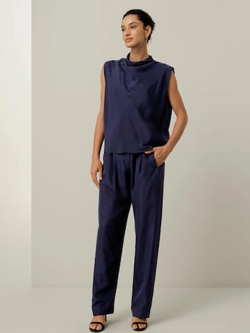 Lilysilk Blouse 'Ärmelloses Top aus leichter Seide-Habotai' in Blauw