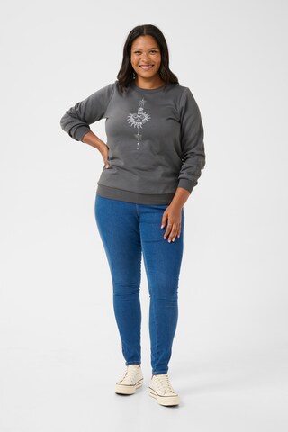KAFFE CURVE Sweatshirt 'Sunna' in Grijs