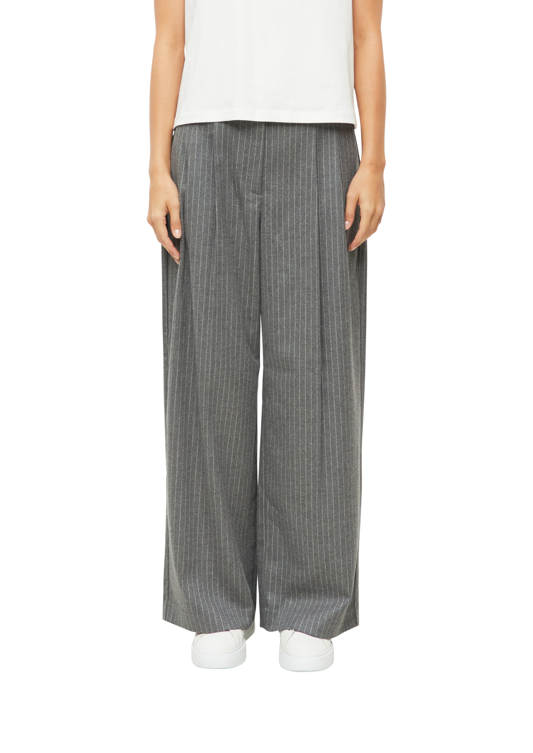 s.Oliver Wide leg Pleat-front trousers in Grey: front
