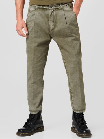 DRYKORN Tapered Pleat-Front Pants 'Chasy' in Green: front