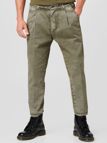 DRYKORN Tapered Pleat-front trousers 'Chasy' in Green: front