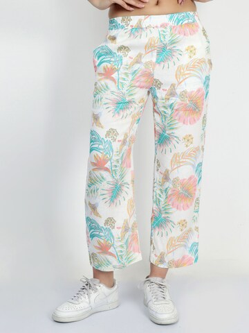 VICCI Germany Regular Pants in White: front