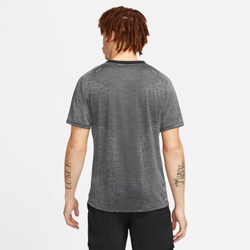 NIKE - Camiseta funcional 'Techknit Ultra' en gris