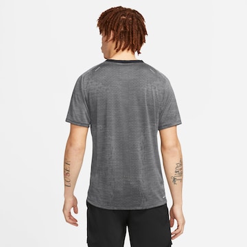 T-Shirt fonctionnel 'Techknit Ultra' NIKE en gris