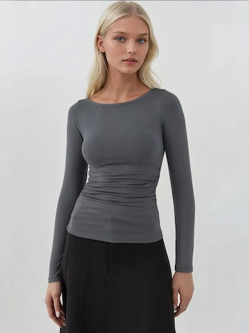 T-shirt Hiccup en gris : devant