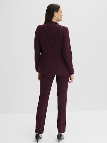 bonprix - Traje de pantalón en rojo