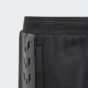 ADIDAS PERFORMANCE - Loosefit Pantalón 'Messi Originals' en negro