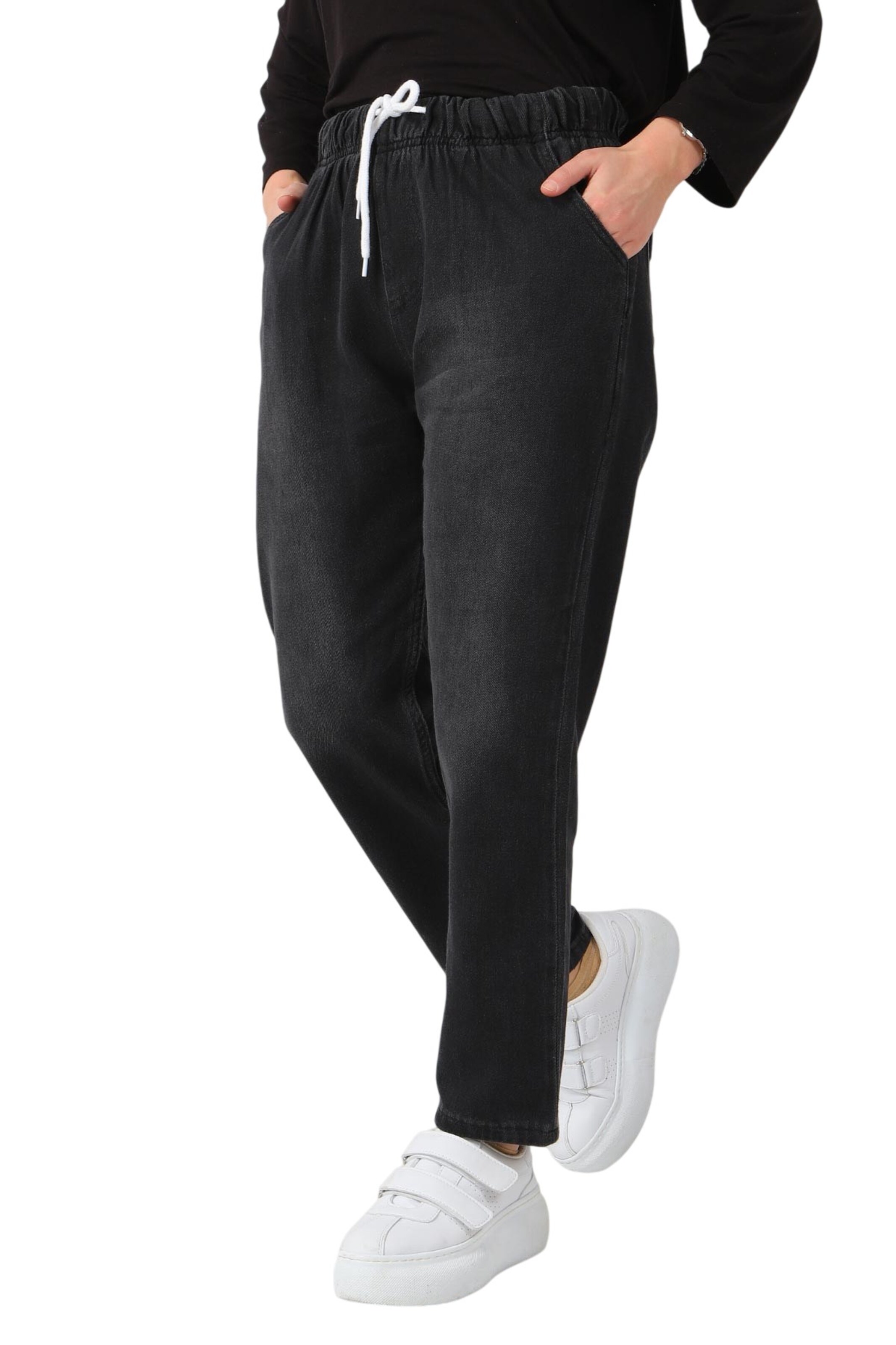 MODAMIHRAM Regular Jeans in Black