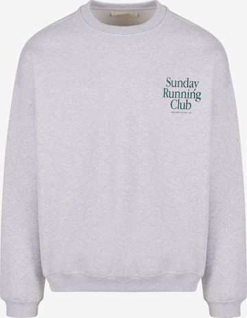 Another Cotton Lab - Sweatshirt 'Sunday Running Club' em cinzento: frente