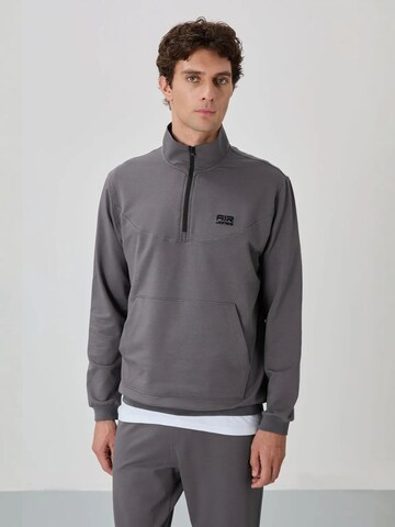 Tommy Life Tracksuit in Grey