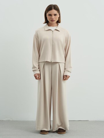 C&City Wide leg Pleat-front trousers in Beige
