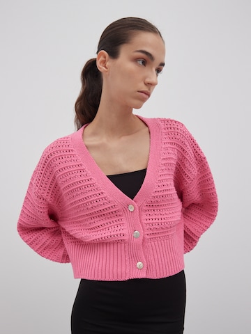 EDITED Knit Cardigan 'Callie' in Pink: front