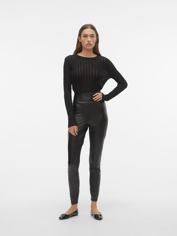 VERO MODA Skinny Legíny 'SUELLA' – černá