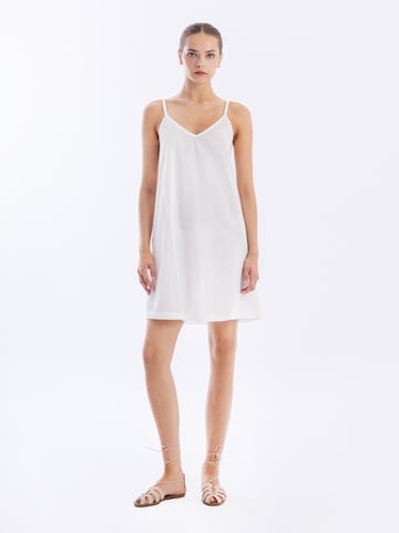 Haris Cotton - Vestido en blanco