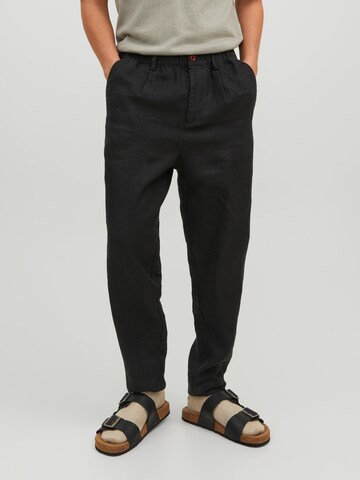 Loosefit Pantaloni con pieghe 'Karl Matsson' di JACK & JONES in nero