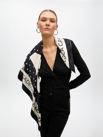 Lola Casademunt Scarf i svart: framsida