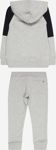 TOMMY HILFIGER Jogginganzug in Grau