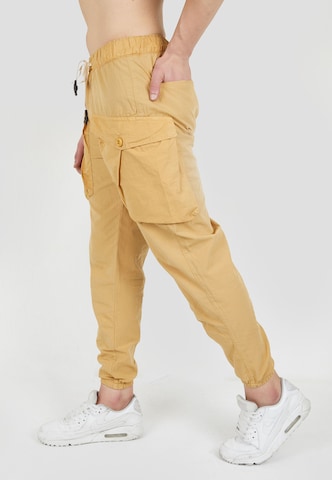 Effilé Pantalon Tom Barron en jaune