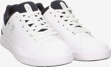Pantofi cu șireturi sport 'THE ROGER Advantage' de la On pe alb