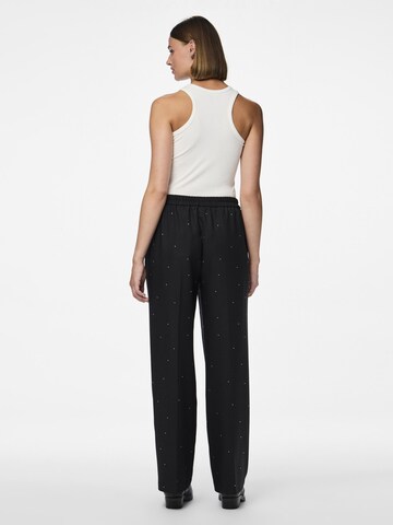 Wide Leg Pantalon à plis 'Peva' PIECES en noir